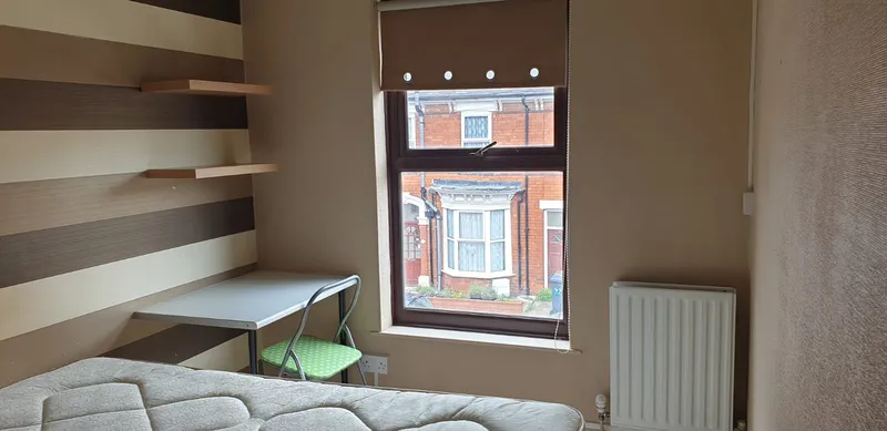 6 Bed 3 Bath // Student House House // Aug 2026 - Image 11
